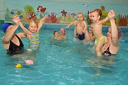 В районах Пензенской области пересчитают детей, научившихся плавать за год