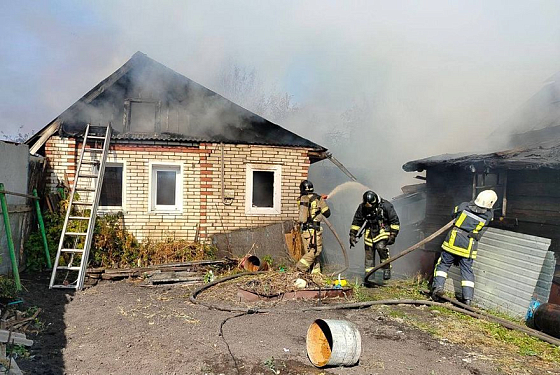 В Кузнецке из-за детской шалости сгорели три дома