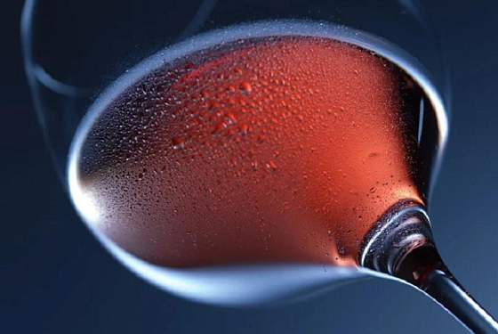 Вино в подарок: как выбрать идеальный напиток?