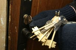 В Пензе добычей домушника стали планшетный компьютер и икона В Пензе добычей домушника стали планшетный компьютер и икона