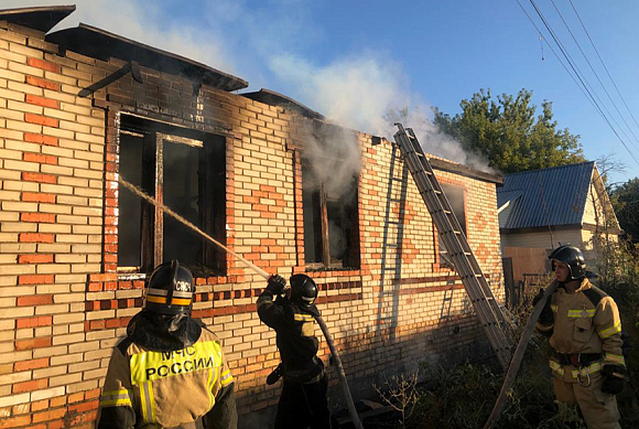Во время пожара в Бессоновке мужчина получил ожоги рук и ног