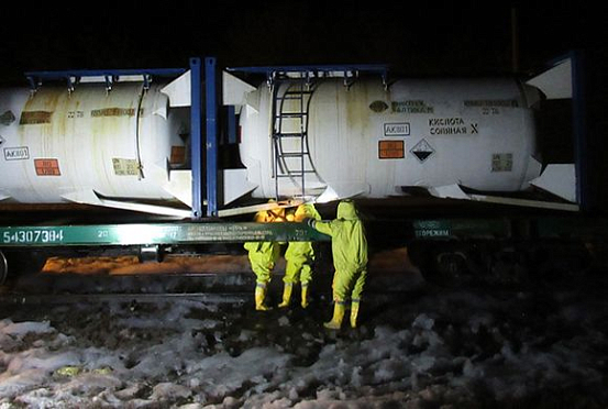Пензенские спасатели ликвидировали утечку соляной кислоты
