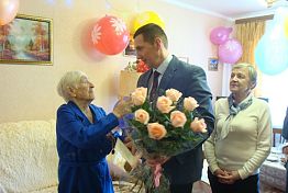 В Пензе ветеран труда Клавдия Корнеева отмечает 100-летие