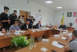 Мельниченко поручил привести в порядок улично-дорожную сеть в Каменке Мельниченко поручил привести в порядок улично-дорожную сеть в Каменке