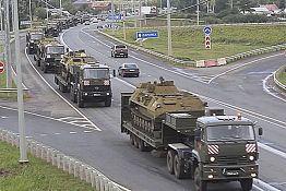 В Пензенскую область перевезли более сотни единиц военной техники В Пензенскую область перевезли более сотни единиц военной техники