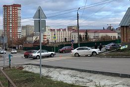 После отключения светофоров на Красной столкнулись 3 авто