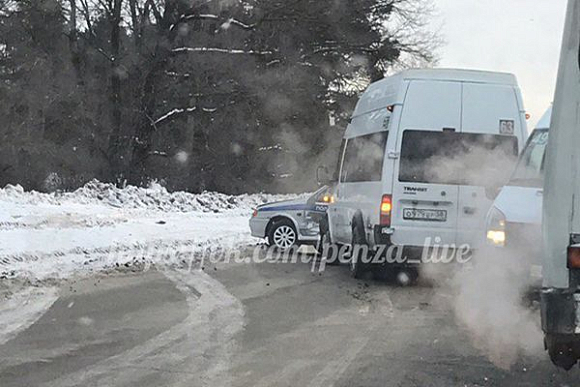 В Пензе автомобиль ДПС столкнулся с маршруткой