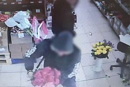 Сердобчанка не оценила поступок мужа, подарившего ей украденные розы