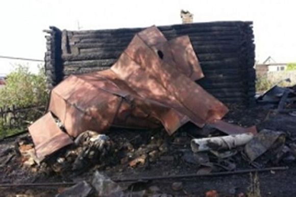 В Кузнецком районе утром 2 ноября сгорел деревянный дом