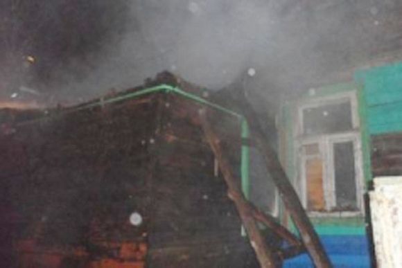 В Кузнецке пожар на ул. Орджоникидзе тушили 10 спасателей