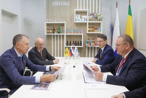 На ПМЭФ Олег Мельниченко и Дмитрий Лаврентьев подписали соглашение о строительстве гостиничного комплекса На ПМЭФ Олег Мельниченко и Дмитрий Лаврентьев подписали соглашение о строительстве гостиничного комплекса