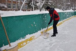 В Пензе проверили состояние хоккейной коробки у школы №30 В Пензе проверили состояние хоккейной коробки у школы №30