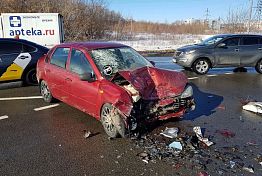 В Пензе при столкновении «Калины» с Datsun один человек погиб и несколько пострадали В Пензе при столкновении «Калины» с Datsun один человек погиб и несколько пострадали