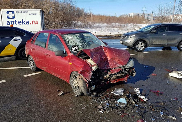 В Пензе при столкновении «Калины» с Datsun один человек погиб и несколько пострадали