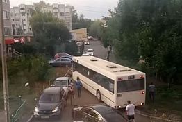 Автобус устроил «ловушку», объезжавшим пробку в Арбеково