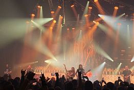 В Пензе на концерте «Арии» фанаты пытались узнать пол ребенка