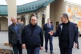 Олег Мельниченко и Вячеслав Гладков осмотрели социально значимые объекты Белгорода Олег Мельниченко и Вячеслав Гладков осмотрели социально значимые объекты Белгорода