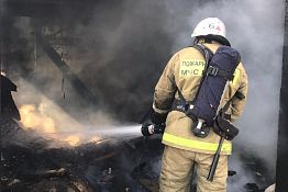 В Золотаревке 22 пожарных боролись с огнем в жилом доме В Золотаревке 22 пожарных боролись с огнем в жилом доме