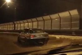 В Пензе машина врезалась в дорожное ограждение