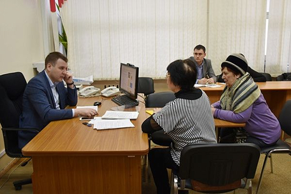 Пензенцы пожаловались Ю. Ильину на дымоход и затопленный подвал