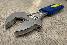 Сердобчанин ударил газовым ключом по голове возлюбленную