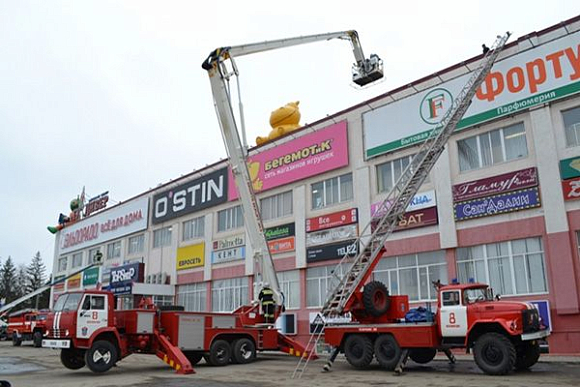 В крупном ТЦ Кузнецка спасатели ликвидировали «пожар»
