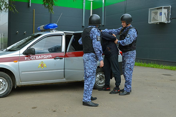 Пьяный никольчанин врезался в столб на угнанном такси