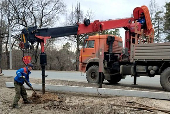 В районе улицы Нейтральной в Пензе устанавливают опоры освещения