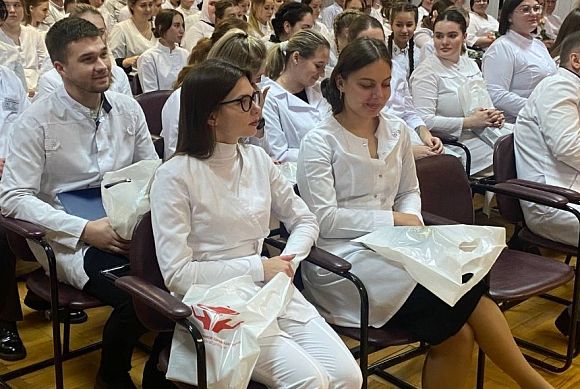 Больница имени Бурденко пополнилась 58 молодыми специалистами