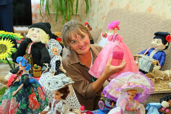 Пенсия — время для себя: Любовь Емелина из Пачелмы создала мир кукол‑шкатулок