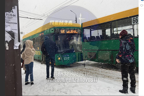 В Пензе новый троллейбус столкнулся с автобусом
