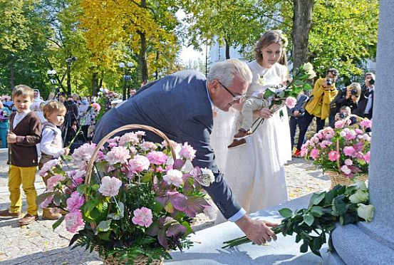 В Пензе 25 сентября открыли памятник Матери