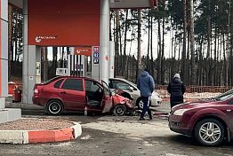 В Пенза на автозаправке произошло ДТП с участием нескольких автомобилей В Пенза на автозаправке произошло ДТП с участием нескольких автомобилей