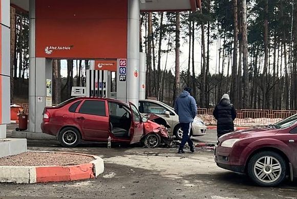 В Пенза на автозаправке произошло ДТП с участием нескольких автомобилей