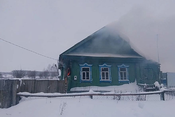 Появились новые фото с места пожара в селе Павло-Куракино