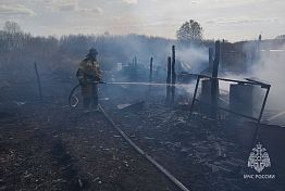 В Канаевке сгорел двухквартирный дом площадью 120 квадратных метров