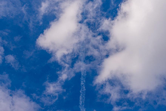 В Тамале упавший беспилотник выбил 30 окон в жилых домах