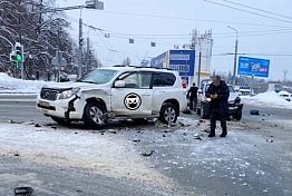 На ул. Гагарина в Пензе разбился внедорожник Toyota