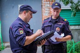 В Каменке мужчина кинул ведро в голову неряшливой коллеги