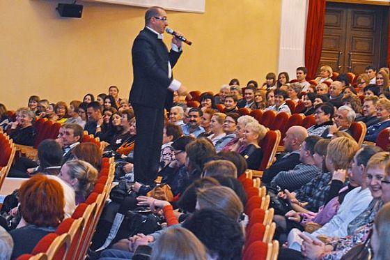 Пензенский драмтеатр представил премьеру «Легко ли выйти замуж в Пензе?»