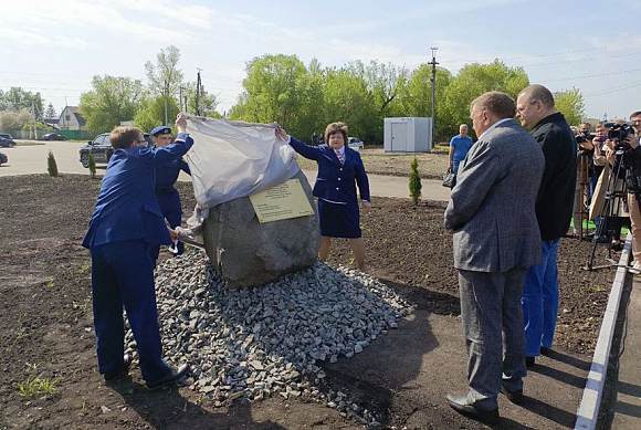 В Колышлее торжественно открыли памятный знак людям труда