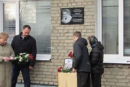 В Кузнецке открыли мемориальную доску в честь стоматолога-ортопеда Евгения Орлова