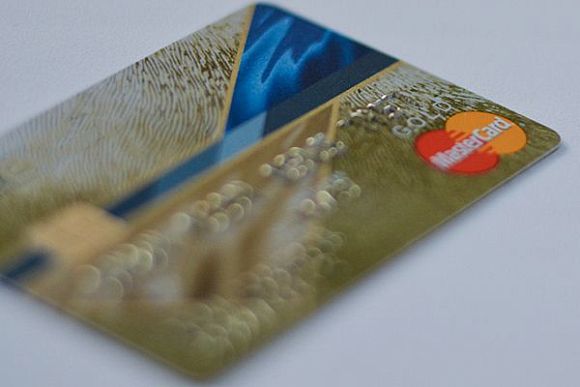 В Пензе подросток расплачивался найденной банковской картой
