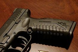 В Нижнем Ломове вымогатель сломал жертве нос и челюсть пистолетом