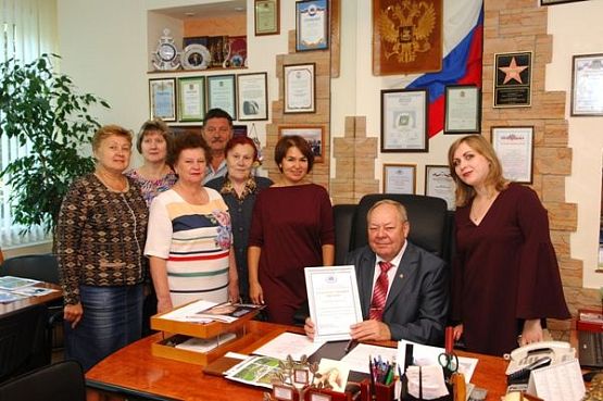 Депутат Леонид Левин поздравил пензенскую школу №74 с 25-летием