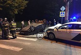 В Пензе легковушка перевернулась на крышу в результате ДТП с такси В Пензе легковушка перевернулась на крышу в результате ДТП с такси