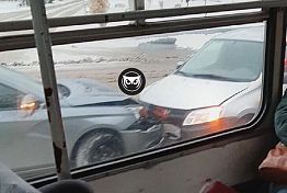 В Заречном на перекрестке столкнулись два ВАЗа В Заречном на перекрестке столкнулись два ВАЗа