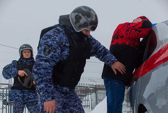 В Кузнецке рогсвардейцы задержали находящегося в розыске мужчину