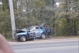 Под Пензой вечером автомобиль врезался в столб