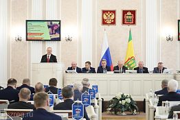 Олег Мельниченко выступил в Заксобре с отчетом о развитии региона в 2025 